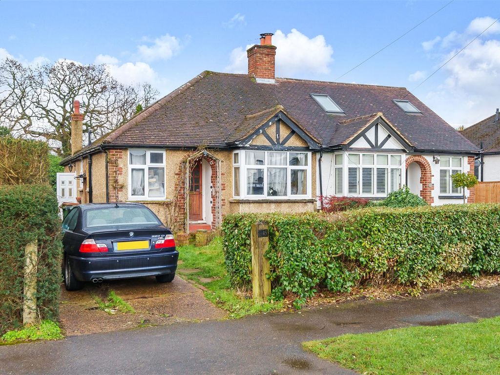 3 bed semidetached bungalow for sale in Warenne Road, Fetcham