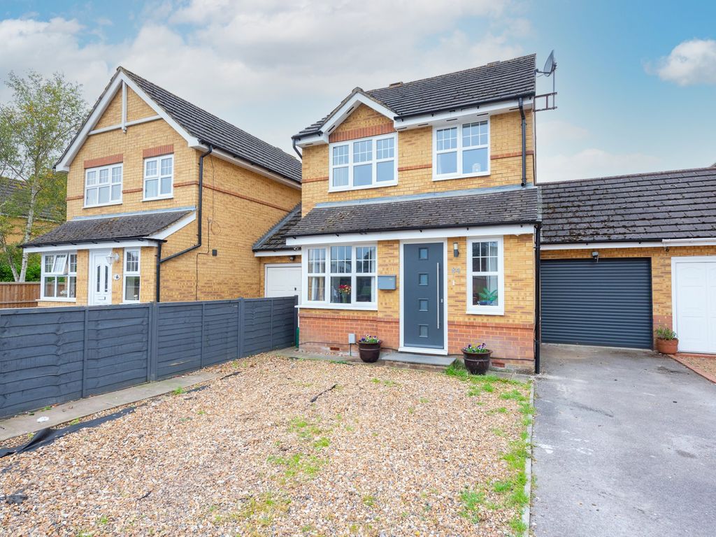 3 bed linkdetached house for sale in Sand Hill, Farnborough GU14, £