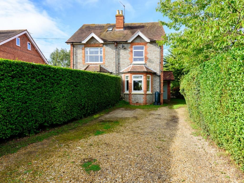 4 bed semidetached house for sale in Basingstoke Road, Spencers Wood