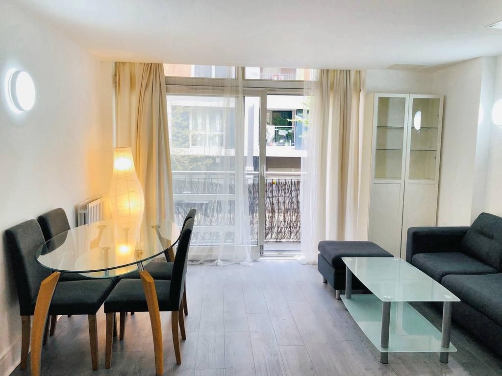 1 bed flat to rent in Moore House, 153 Cassilis Road, Canary Wharf