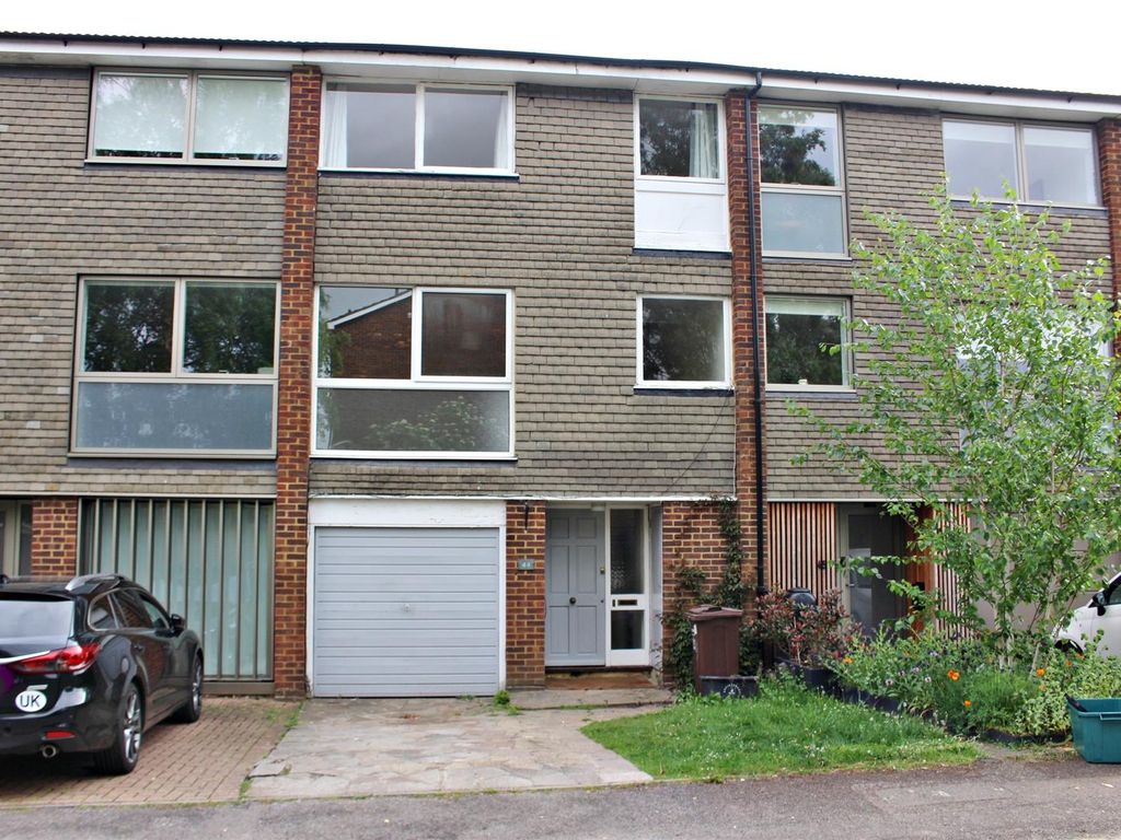 4 bed town house for sale in Antonine Gate, St.Albans AL3 Zoopla