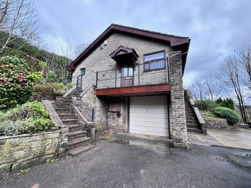 3 bed detached house to rent in Castle Lane, Todmorden OL14, £1,500 pcm