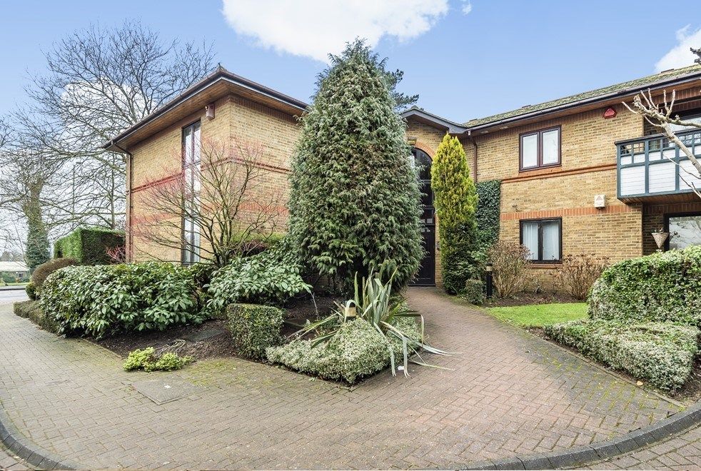 2 bed flat for sale in High Street, Bushey WD23, £549,950 Zoopla