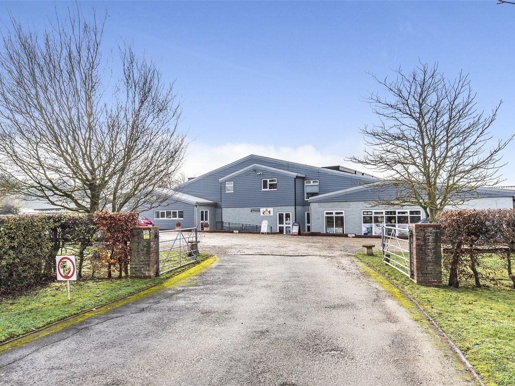 2 bed flat for sale in Lower Road, Garsington, Oxford, Oxfordshire OX44