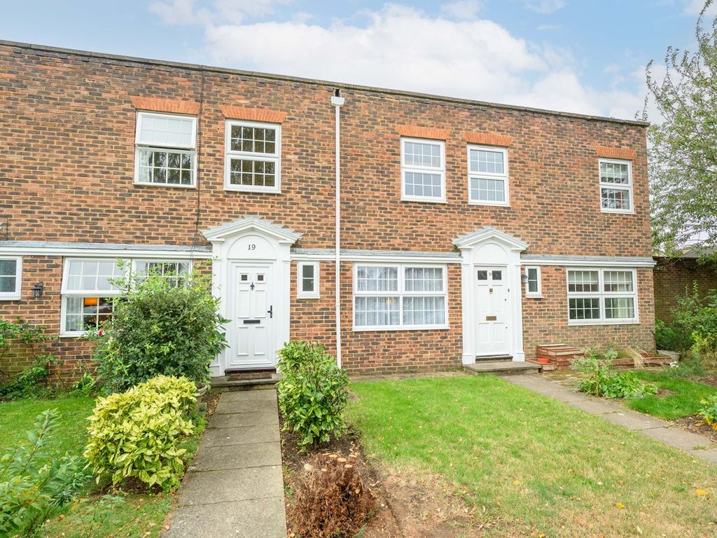 3 bed terraced house for sale in Hanover Walk, Weybridge KT13, £650,000 ...