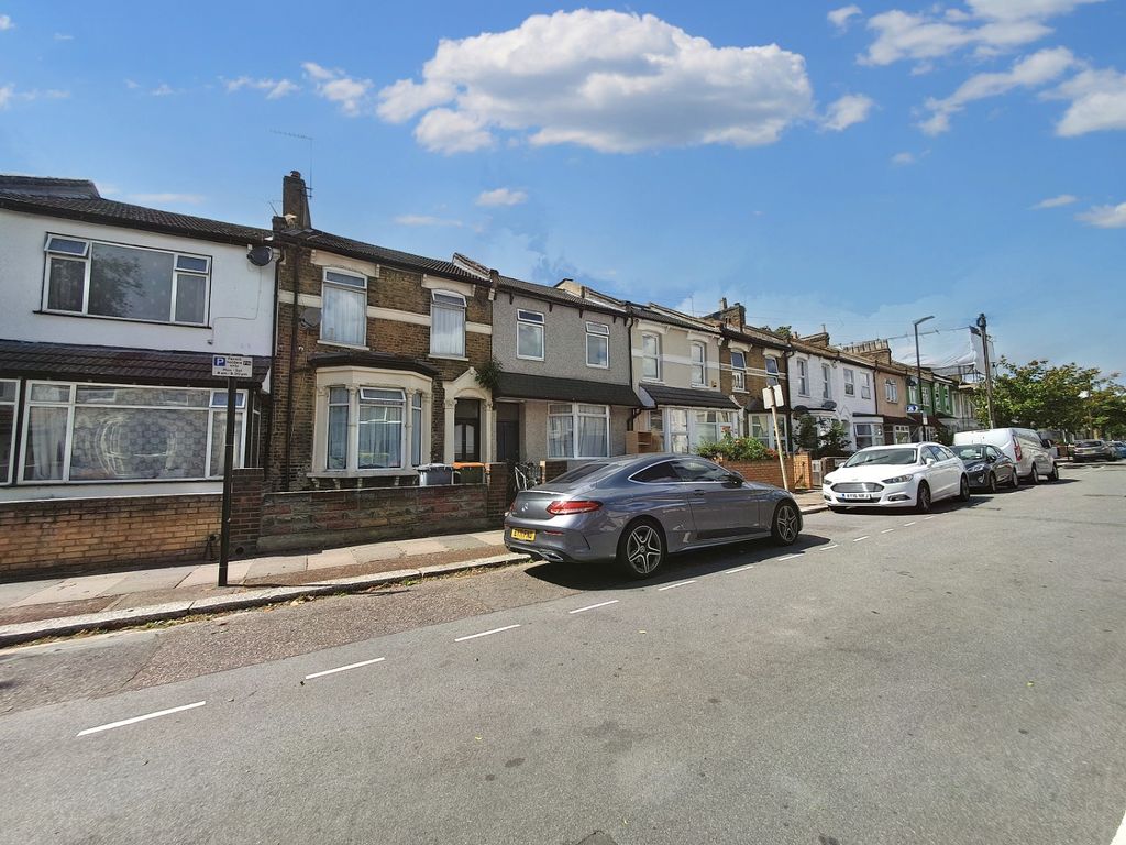5 bed terraced house to rent in Caistor Park Road, Stratford E15 Zoopla