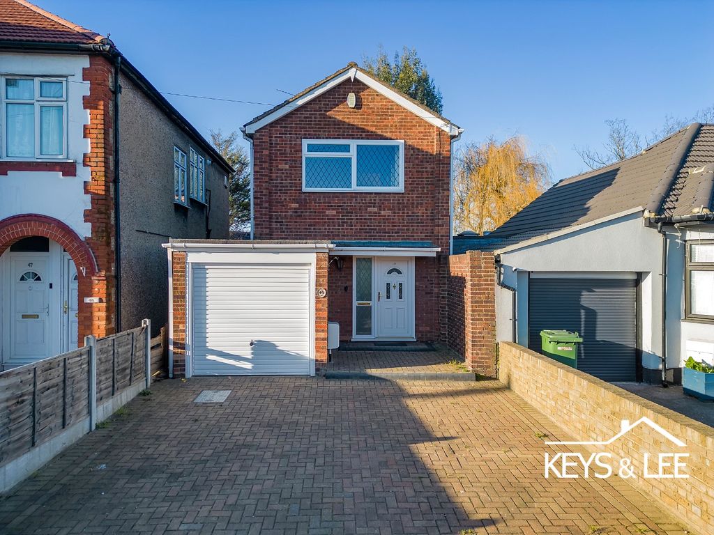 2 bed detached house for sale in Eastern Avenue East, Romford RM1, £