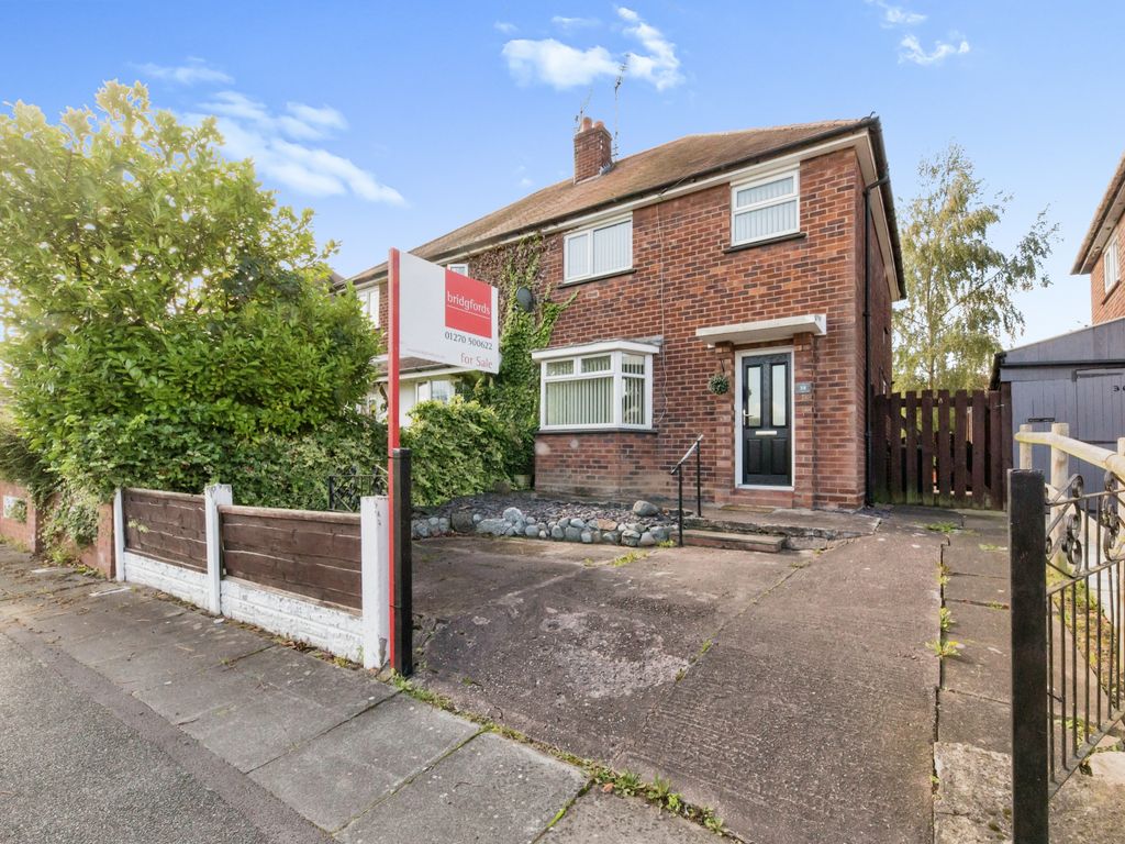 3 bed semidetached house for sale in Barthomley Crescent, Crewe