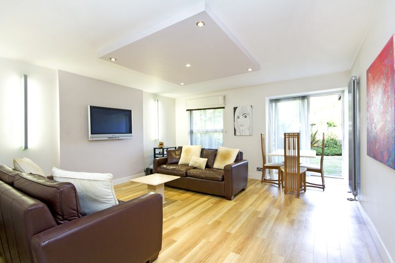 2 bed flat to rent in Witley Court, 68 Worple Road, London SW19, £2,400