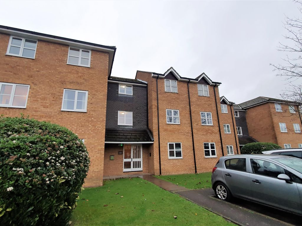 2 bed flat to rent in Tennyson Avenue, Houghton Regis, Dunstable LU5