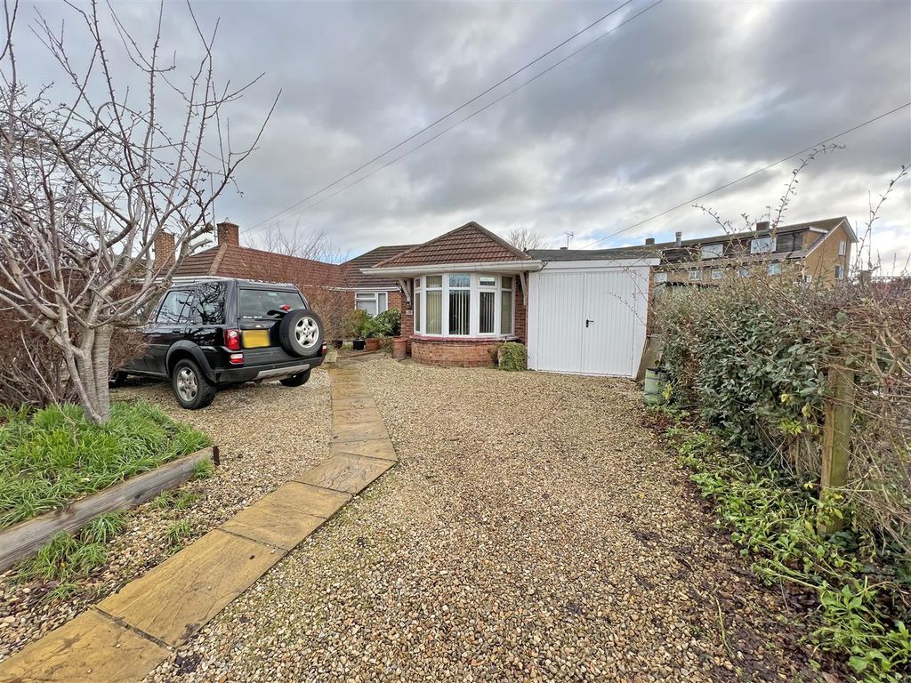 3 bed semidetached house for sale in Rodney Close, Longlevens