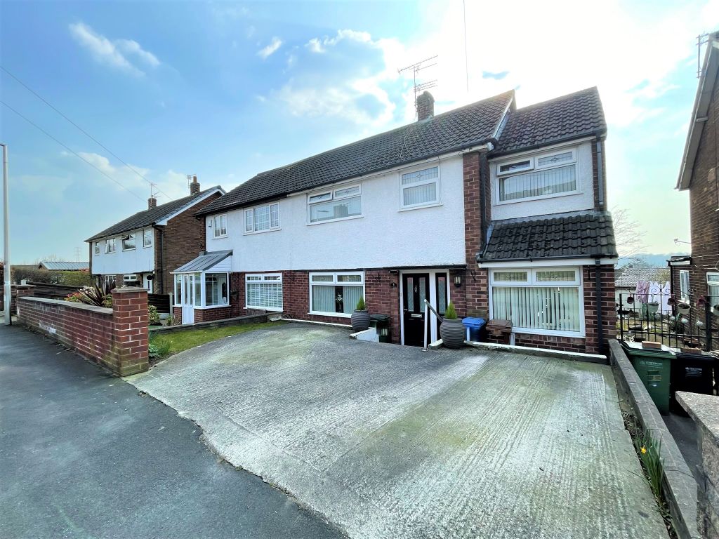 4 bed semidetached house for sale in Redhill Drive, Bredbury
