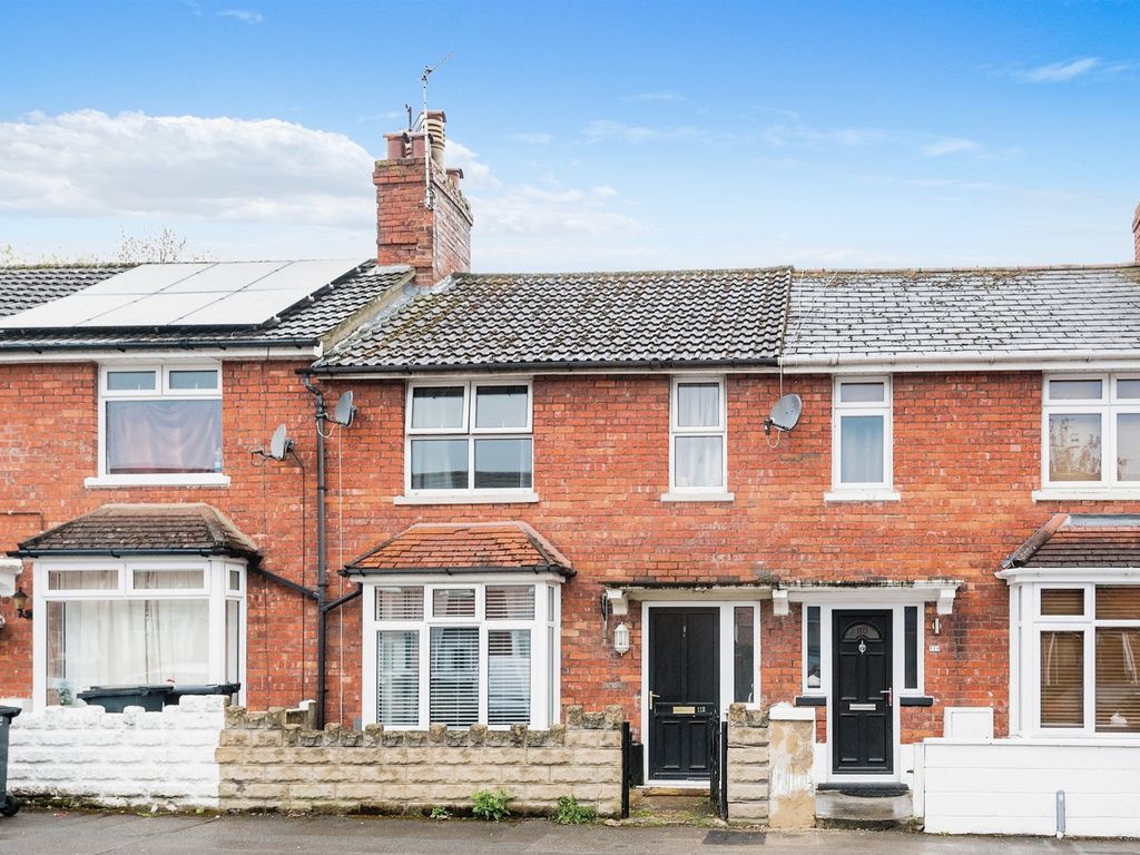 3 bed terraced house for sale in York Road, Swindon SN1 Zoopla