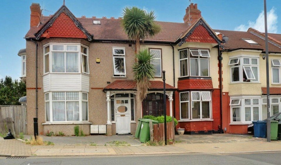 2 bed for sale in Byron Road, Wealdstone, Harrow HA3, £