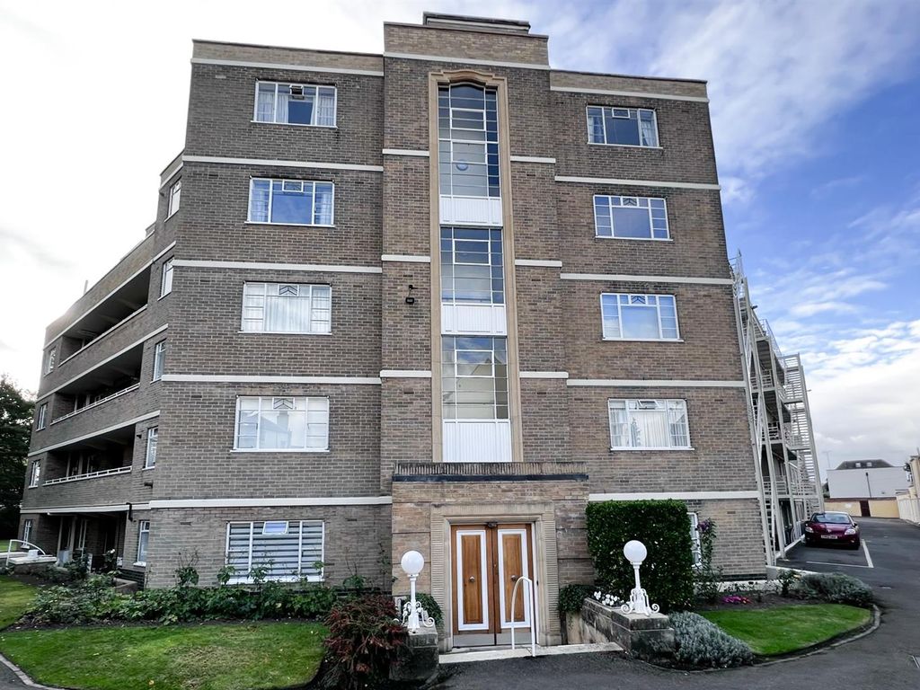 3 bed flat for sale in Suffolk Square, Cheltenham GL50 Zoopla