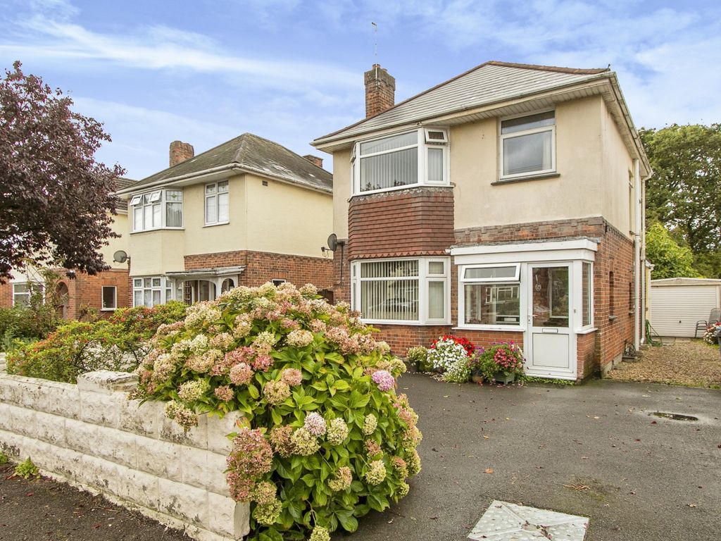 3 bed detached house for sale in Milestone Road, Poole BH15, £425,000