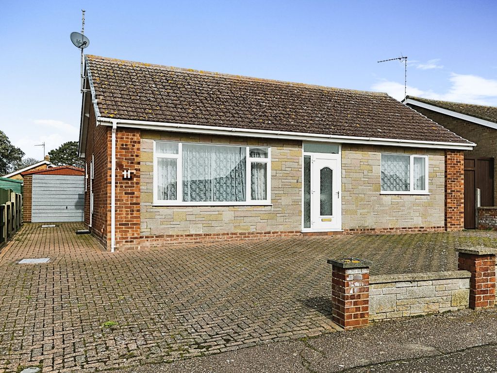 2 bed detached bungalow for sale in Collingwood Road, Hunstanton PE36