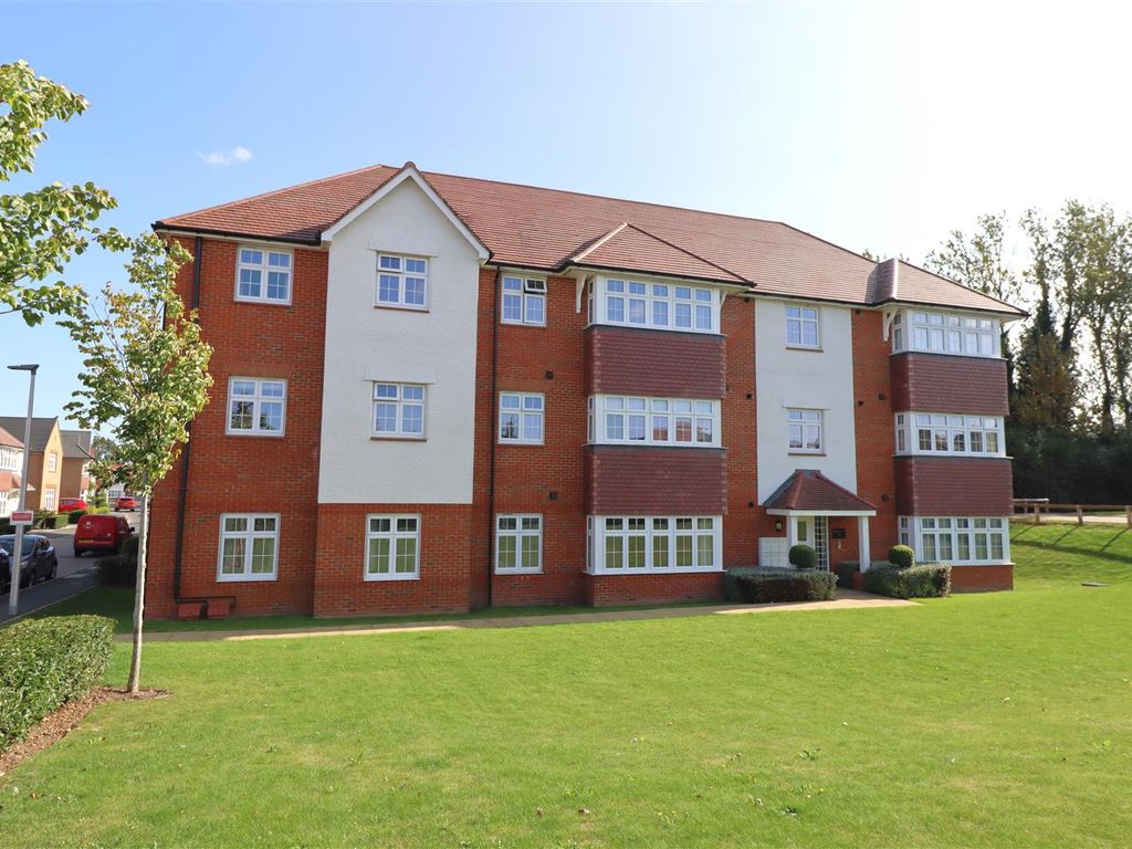 1 bed flat for sale in Whitbread Court, Bramling Way, Rainham ME8, £