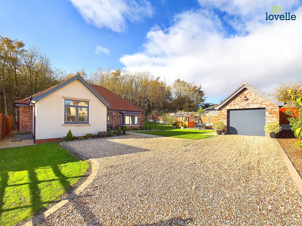 3 bed detached bungalow for sale in Millfield Close, Tealby LN8, £