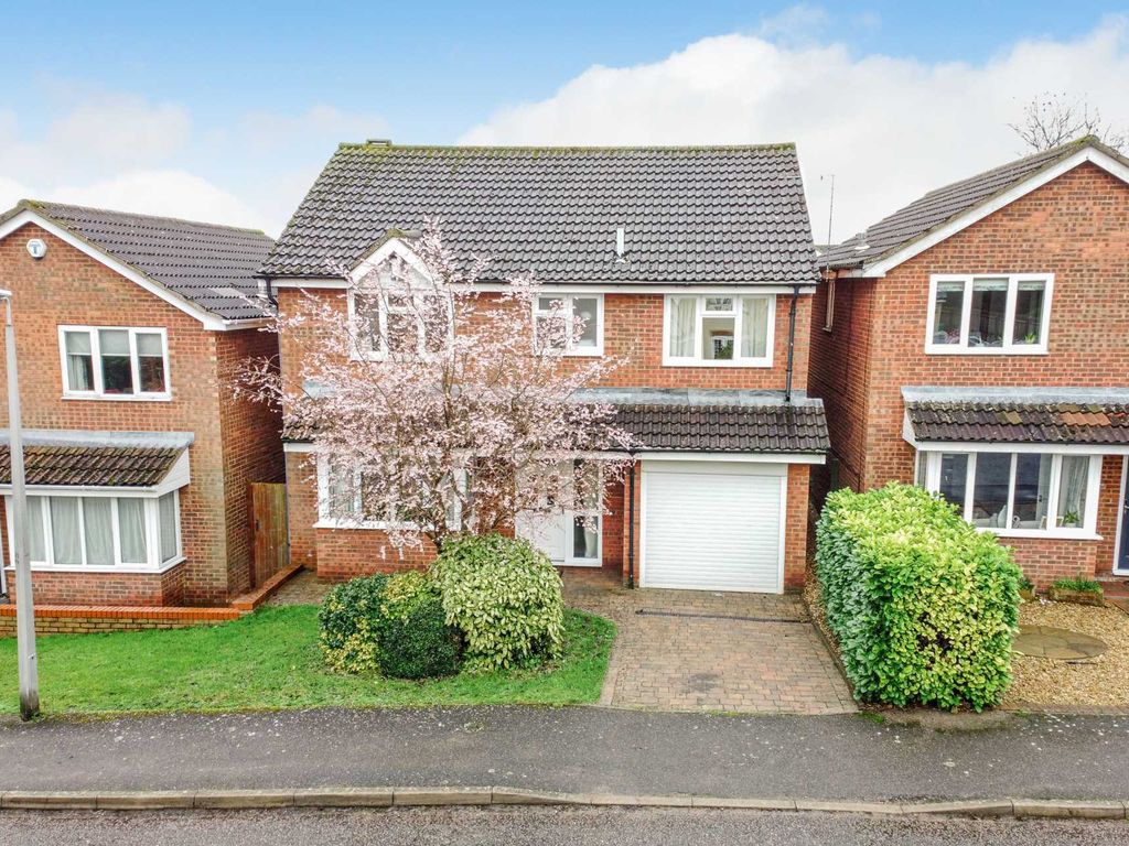 4 bed detached house for sale in Foxhill, Olney MK46, £490,000 Zoopla