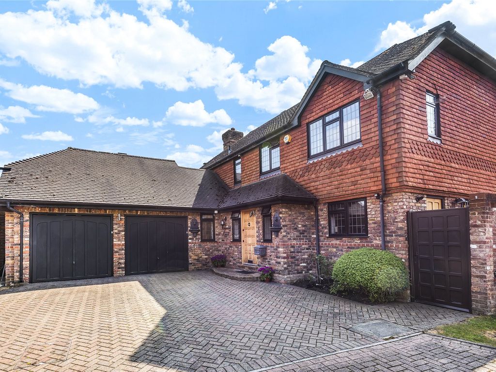 4 bed detached house for sale in Bay Tree Close, Bromley BR1, £