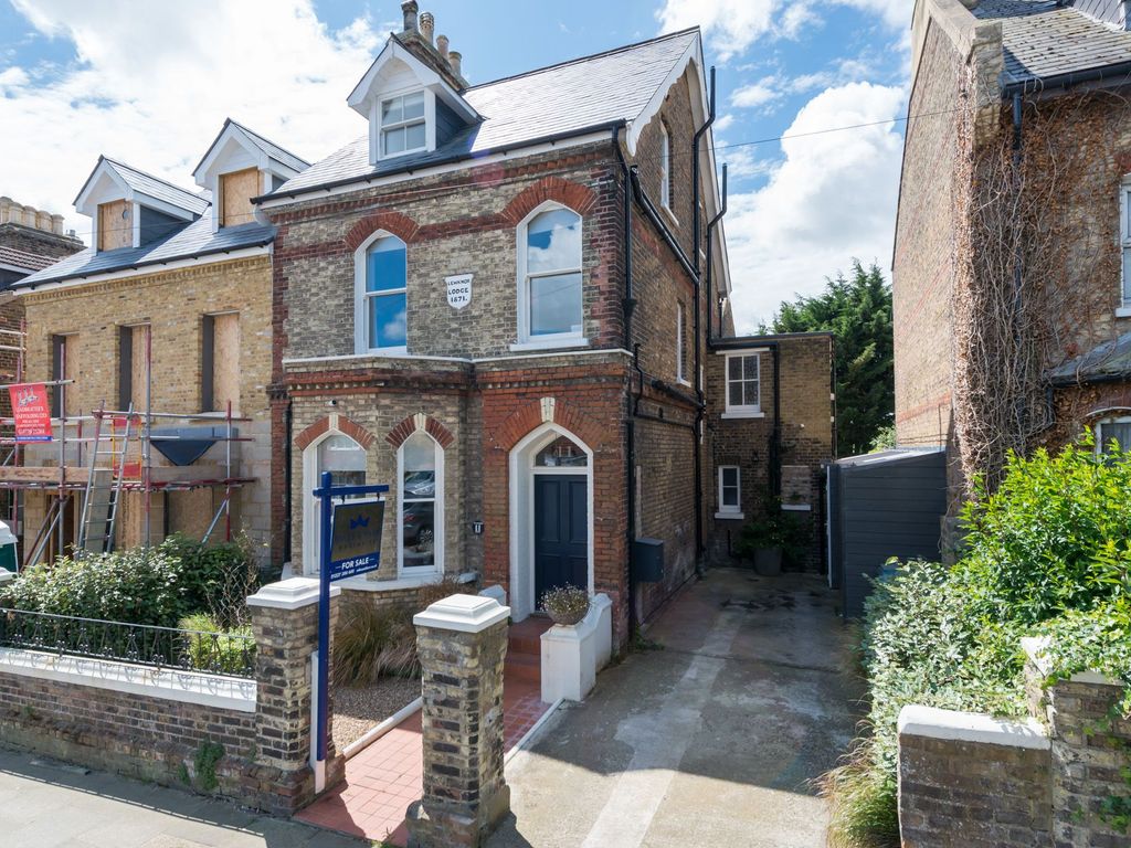 5 bed semidetached house for sale in Ellington Road, Kent CT11, £