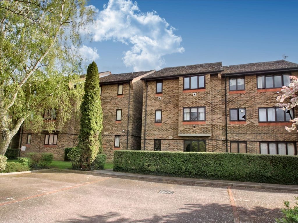 1 bed flat for sale in Grundy House Chiltern View, Uxbridge, Middlesex