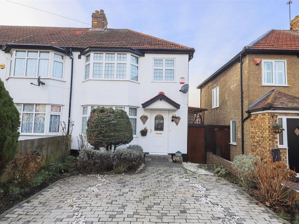 3 bed end terrace house for sale in Lynhurst Crescent, Hillingdon UB10