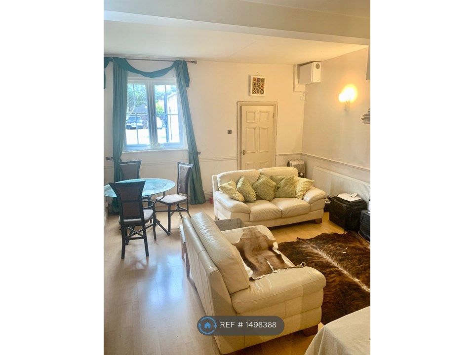 2 bed flat to rent in Abington House, Colnbrook SL3 Zoopla