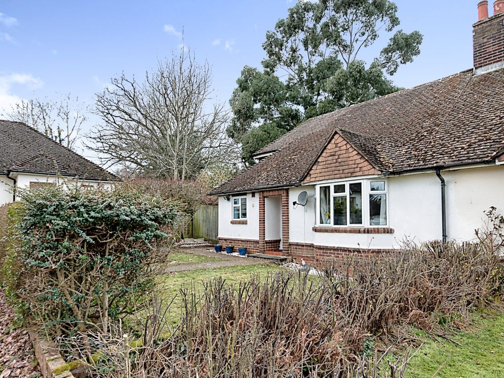 3 bed semidetached bungalow for sale in Stilwell Close, Yateley GU46