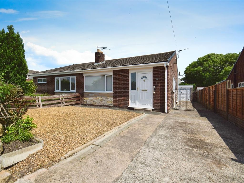 2 bed semidetached bungalow to rent in Albrighton Close, Lostock Hall