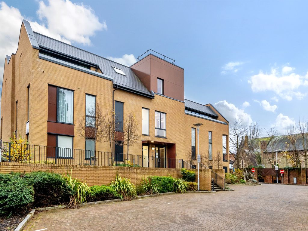 3 bed penthouse for sale in Quayle Crescent, London N20, £900,000 Zoopla