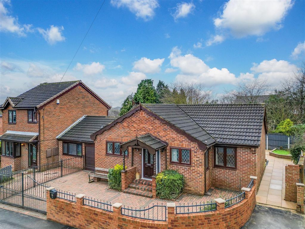 3 bed detached bungalow for sale in Brayshaw Road, East Ardsley