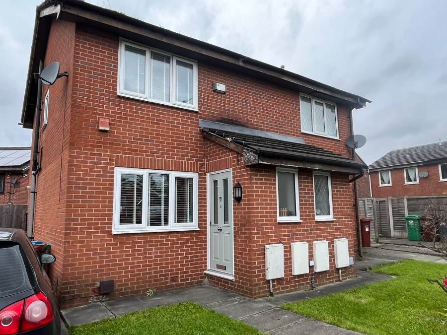 2 bed semidetached house to rent in Colclough Close, Manchester M40, £