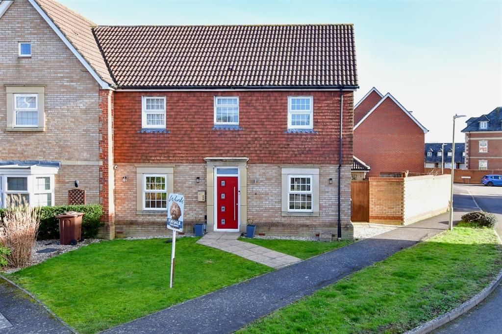 3 bed semidetached house for sale in Forum Way, Chartfields, Ashford
