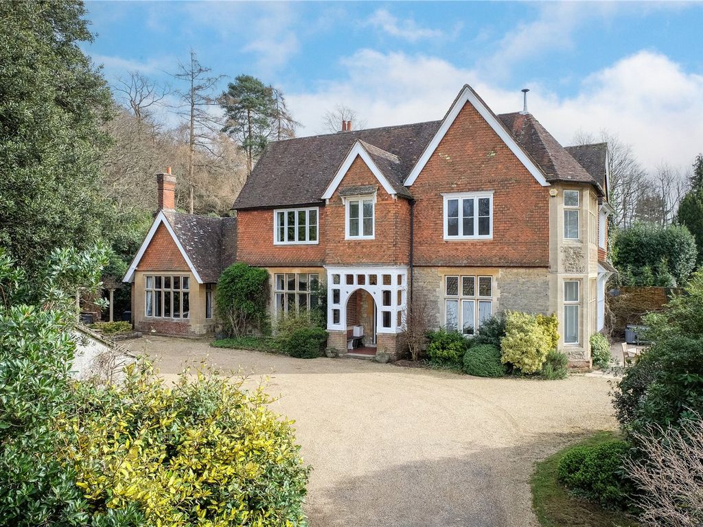 5 bed semidetached house for sale in Stone Street, Seal, Sevenoaks