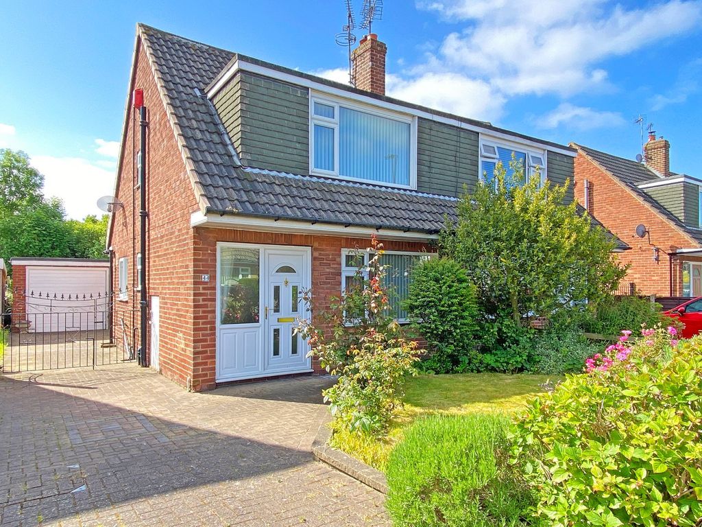 3 bed semidetached house for sale in Fairways Avenue, Harrogate HG2