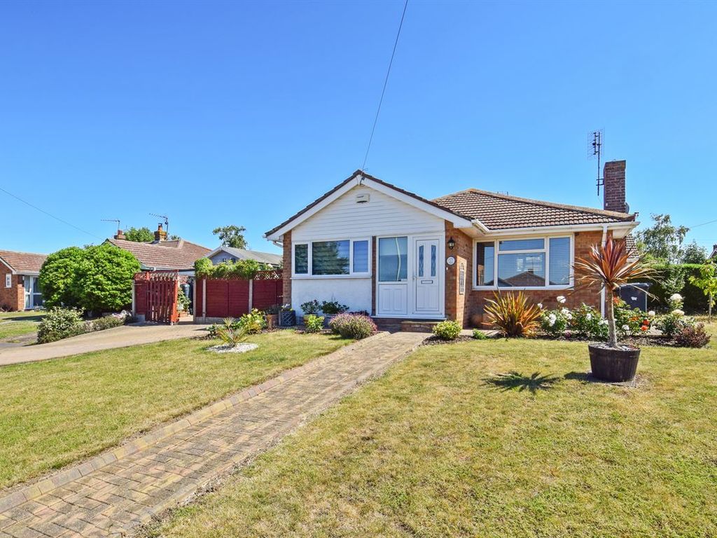 2 bed semidetached bungalow for sale in Sunset Close, Seasalter