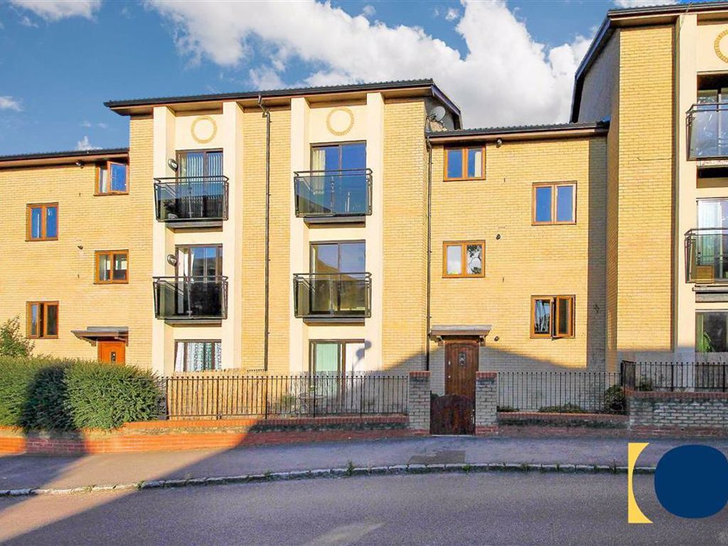 2 bed flat to rent in Kelling Way, Broughton, Milton Keynes, Bucks MK10