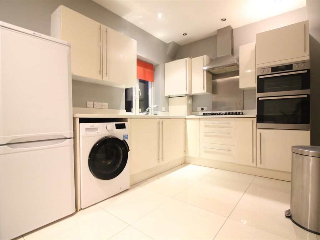 4 bed terraced house to rent in Rose Gardens, Southall UB1, £2,395 pcm
