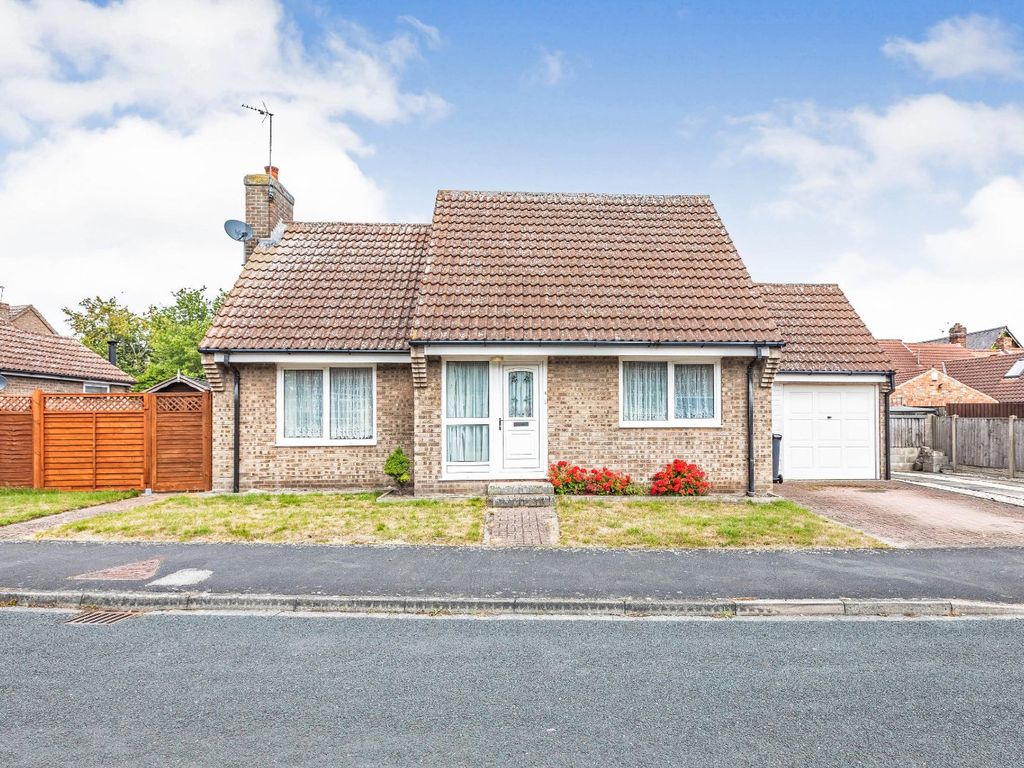 2 bed bungalow for sale in Broadmanor, North Duffield, Selby, North