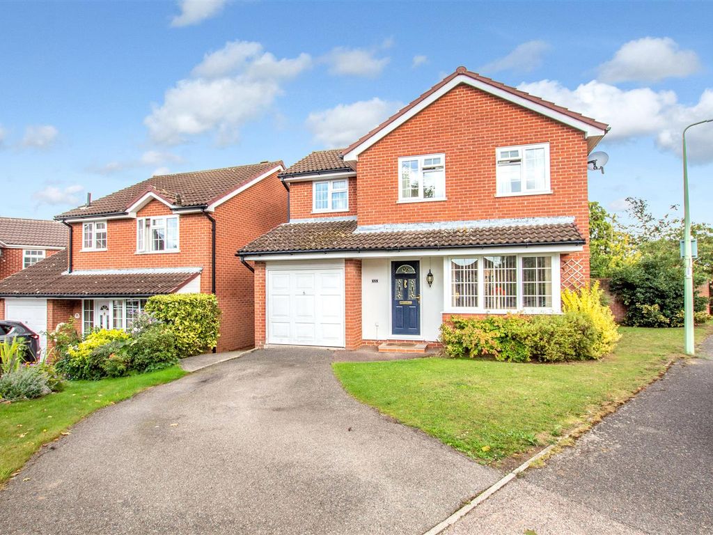 4 bed detached house for sale in Poplar Close, Haverhill CB9, £390,000