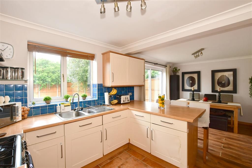 3 bed semidetached house for sale in Rushetts Road, Langley Green