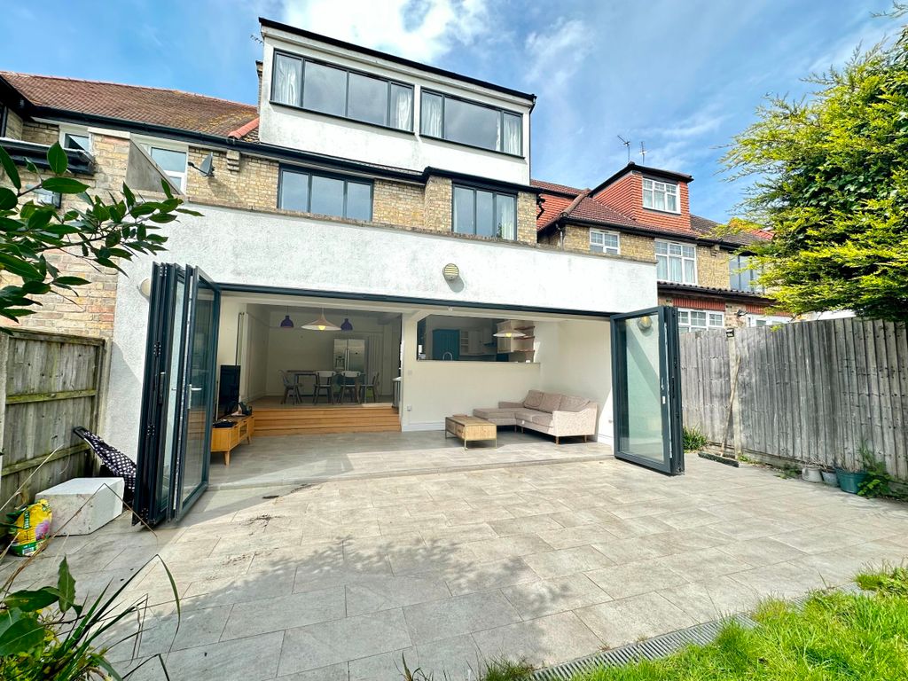 5 bed semidetached house to rent in Bow Lane, London N12 Zoopla
