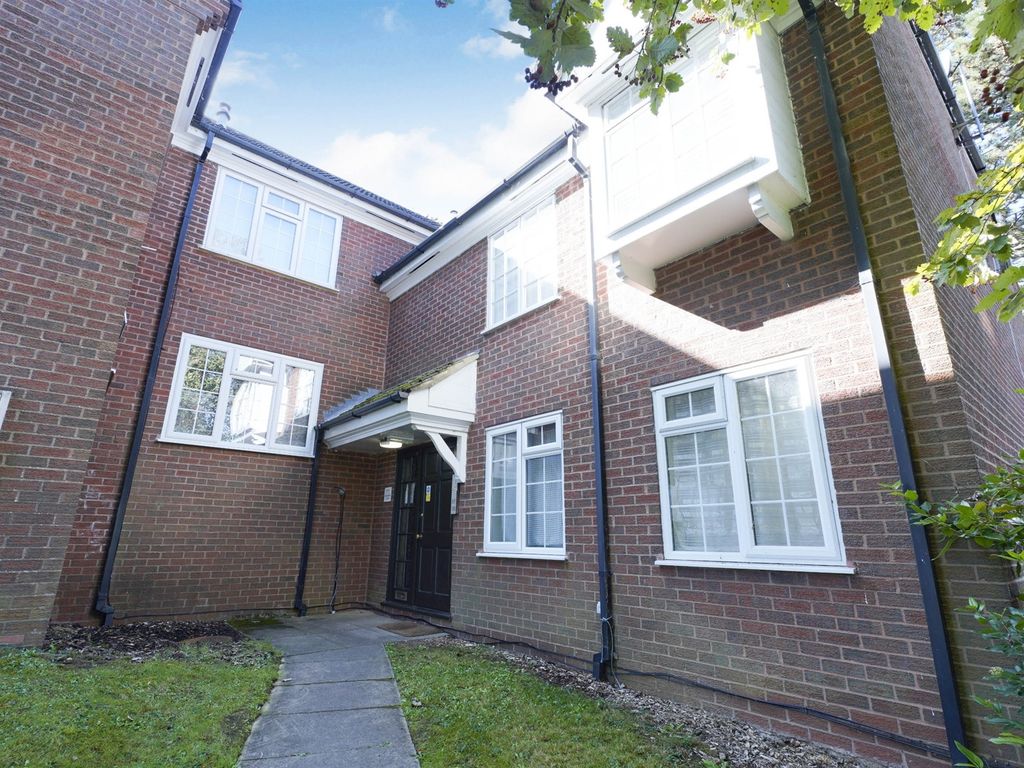Studio for sale in Somersby Close, Luton LU1, £125,000 Zoopla