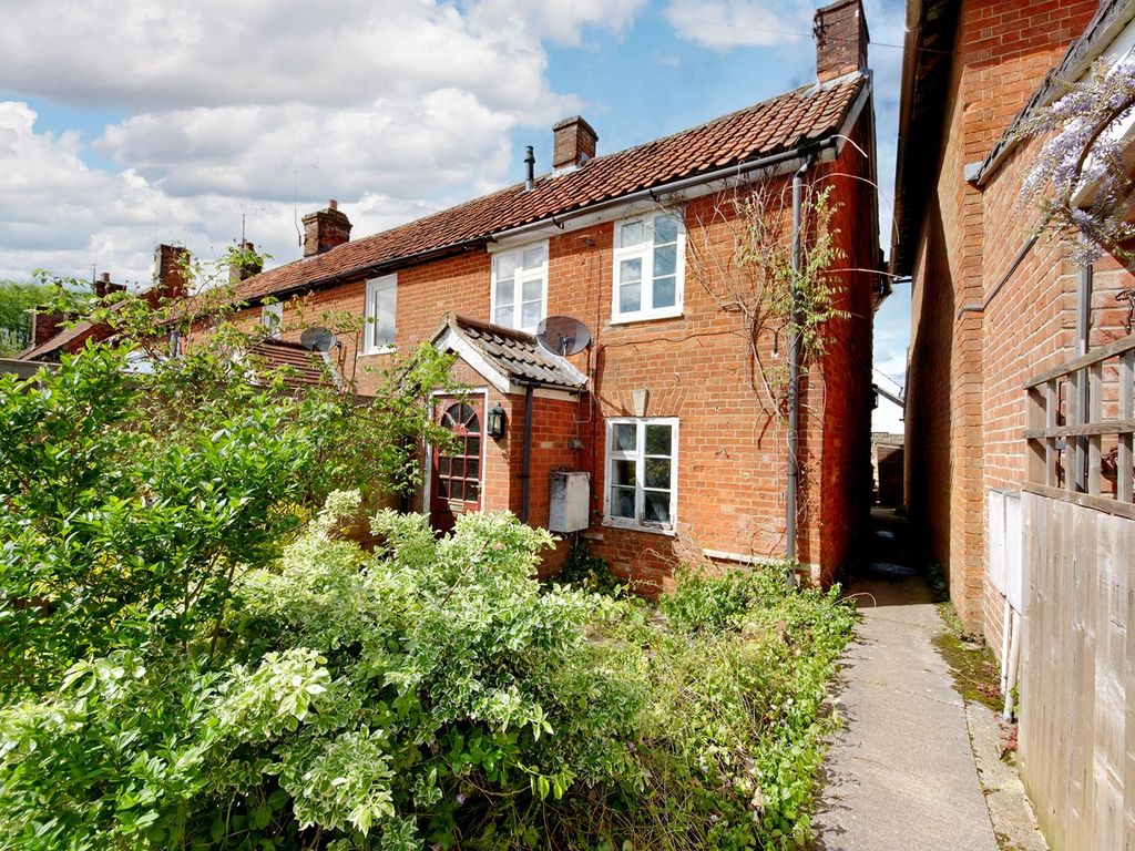 2 bed end terrace house for sale in The Leaze, Bromham, Chippenham SN15