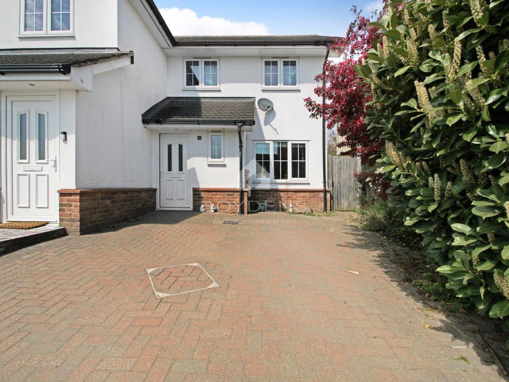 3 bed end terrace house to rent in Penticton Road, Braintree CM7 Zoopla