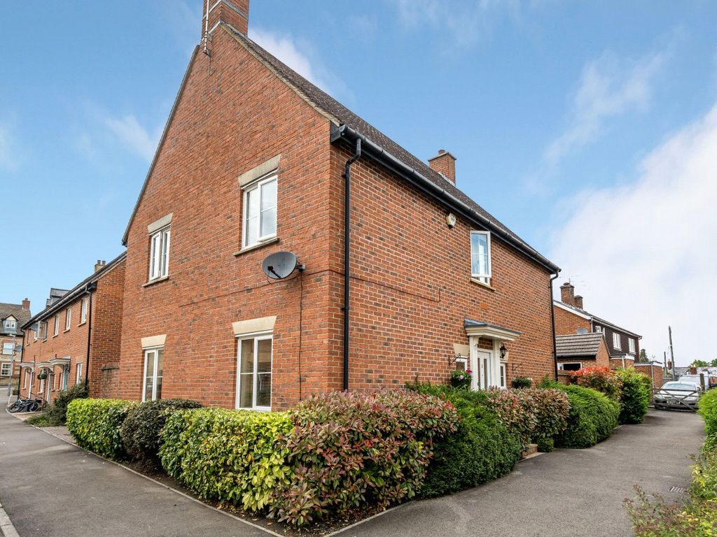 4 bed country house for sale in Nursery Close, Wroughton, Wiltshire SN4