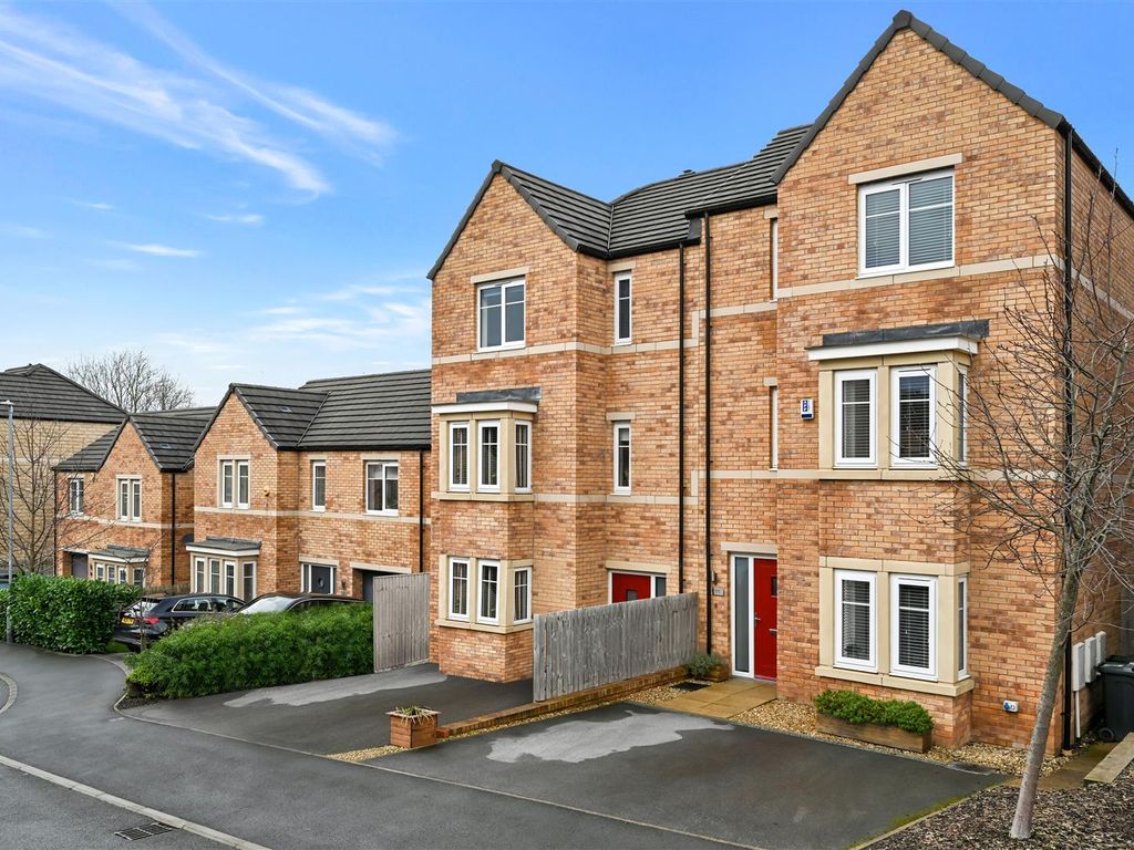 3 bed semidetached house for sale in Valley View Drive, Apperley