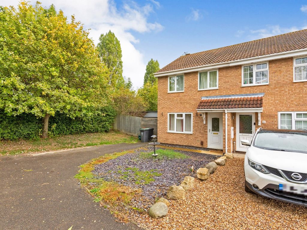 3 bed semidetached house for sale in Walmer Close, Rushden NN10 Zoopla